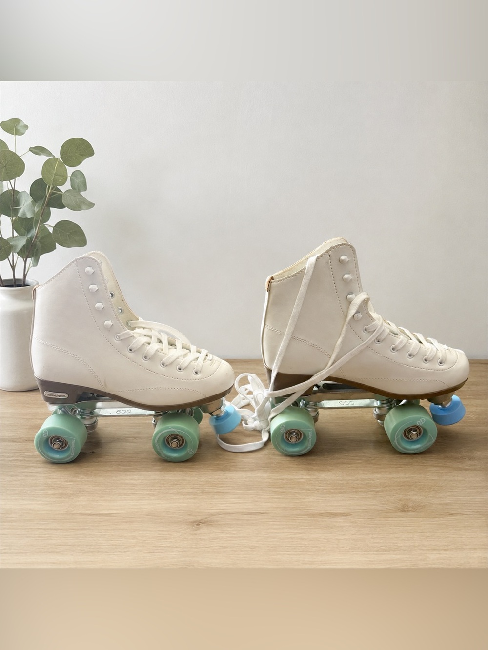 Roller Derby Roller Star 600 Women’s Quad Roller Skates White Mint Size 8